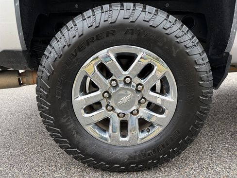 Used 2018 Chevrolet Silverado 2500 LT w/ LT Convenience Package image 26