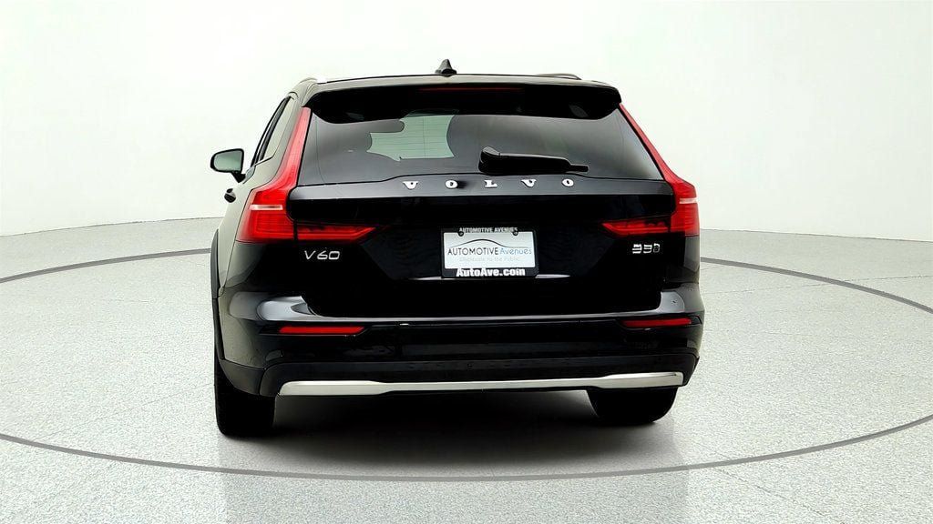 Used 2025 Volvo V60 B5 Cross Country Plus AWD/4WD image 6