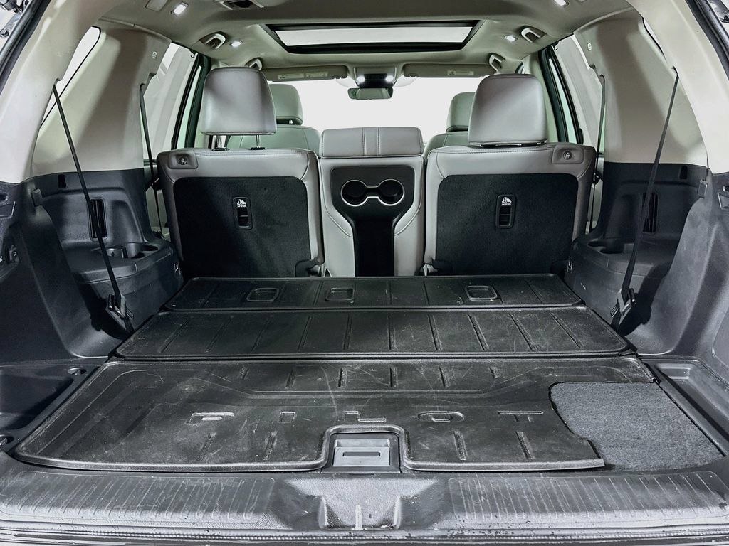Used 2025 Honda Pilot Touring image 16