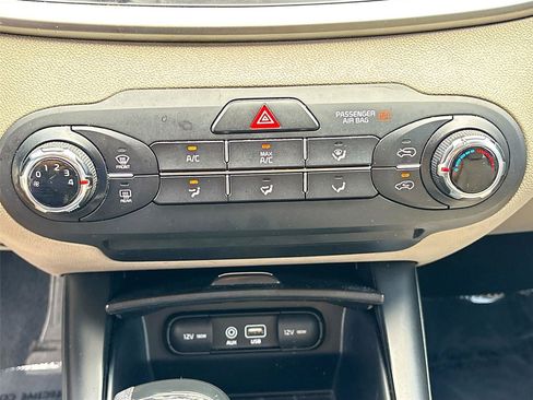 Used 2017 Kia Sorento FWD image 15