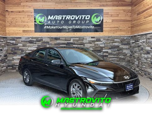 Used 2024 Hyundai Elantra SEL FWD image 1