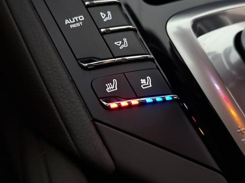 Used 2018 Porsche Cayenne Platinum Edition w/ Premium Package Plus image 40