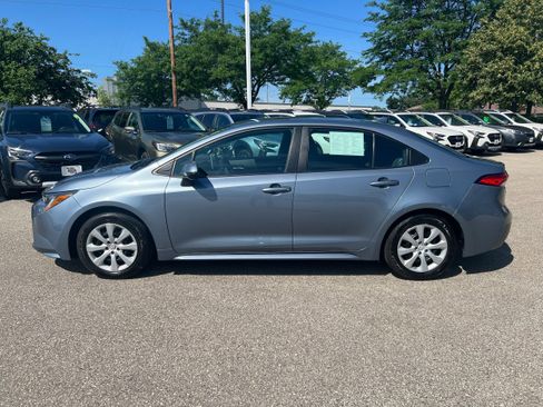 Used 2021 Toyota Corolla LE w/ Carpet Mat Package (TMS) image 4