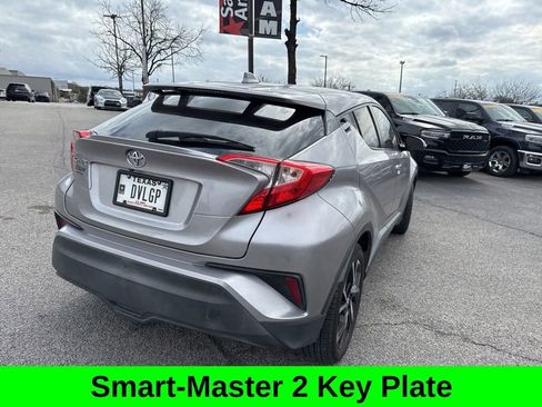 Used 2019 Toyota C-HR XLE image 4