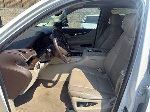Used 2016 Cadillac Escalade Premium image 6