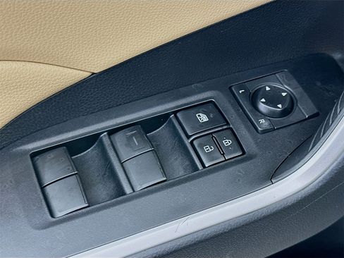 Used 2020 Toyota RAV4 XLE w/ Convenience Package image 18