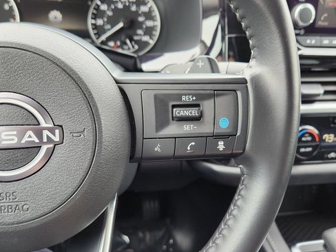 Used 2025 Nissan Pathfinder SV FWD image 17
