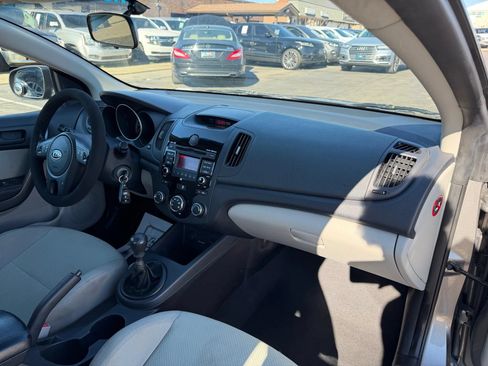 Used 2010 Kia Forte Koup EX FWD image 15