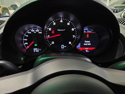 Used 2023 Porsche 718 Cayman w/ Premium Package RWD image 85