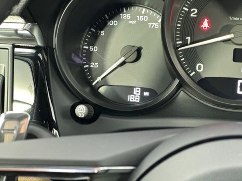 New 2026 Porsche Macan image 30