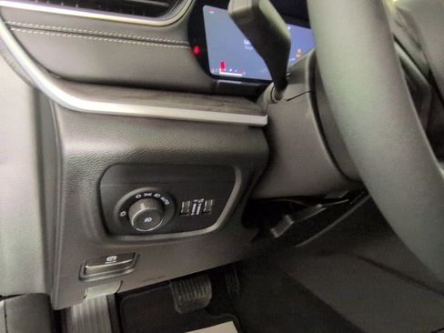 Certified 2025 Jeep Grand Cherokee Limited w/ Black Appearance Package image 26