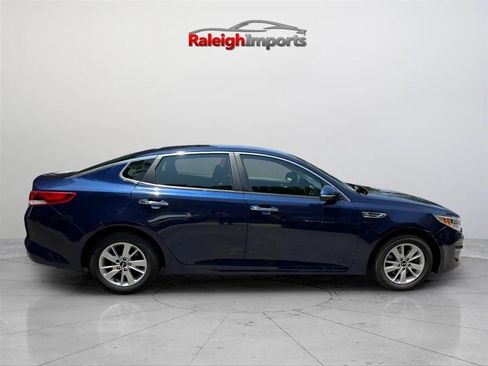 Used 2017 Kia Optima LX FWD image 6