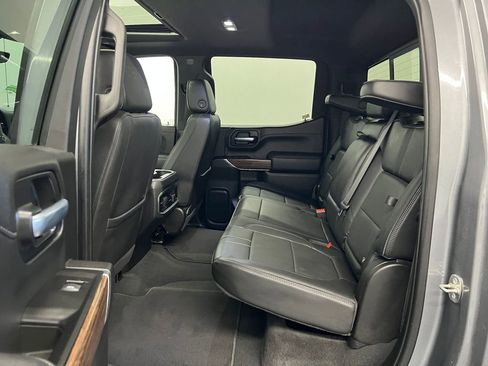 Used 2022 Chevrolet Silverado 1500 High Country w/ Technology Package image 12