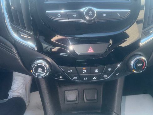 Used 2017 Chevrolet Cruze Premier FWD image 20