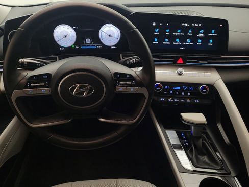 Used 2023 Hyundai Elantra Limited image 22