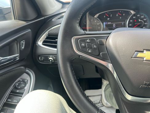 Used 2017 Chevrolet Malibu LT FWD image 12