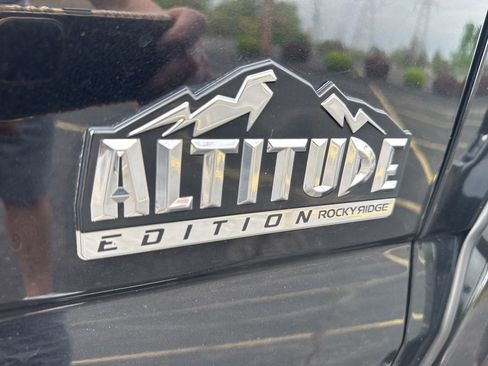 Used 2015 Ford F150 XLT w/ Equipment Group 302A Luxury image 9