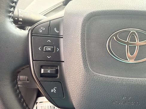 Used 2025 Toyota Prius LE FWD image 18