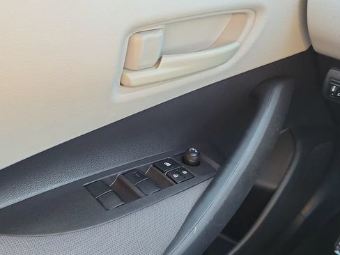 Used 2022 Toyota Corolla LE FWD image 19