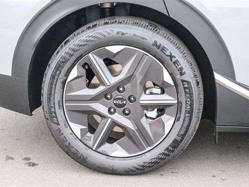 New 2025 Kia EV6 Light w/ Light LR Technology Package image 10