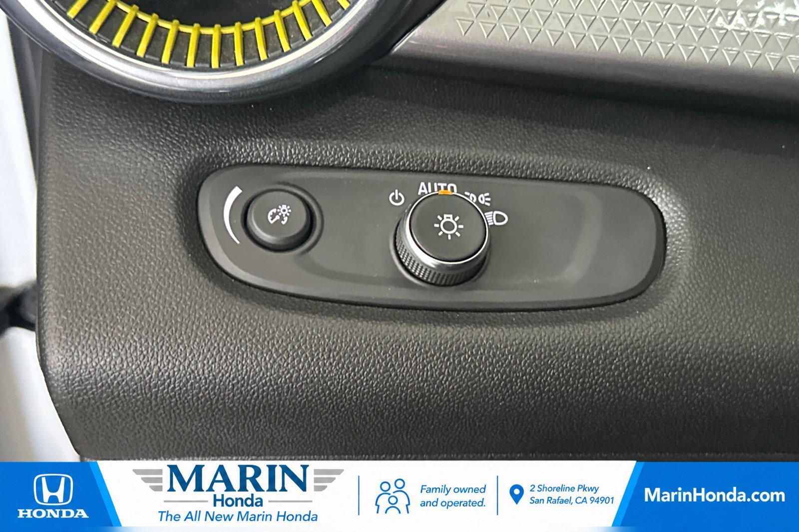 Used 2025 Chevrolet Trax LT FWD image 32