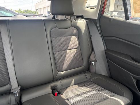 Used 2025 Chevrolet Trax LT w/ LT Convenience Package FWD image 36