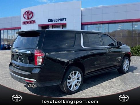 Used 2024 Chevrolet Suburban High Country image 5