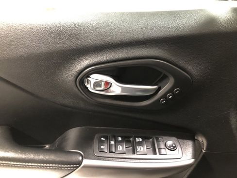 Used 2020 Jeep Cherokee Limited image 20