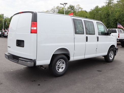 New 2025 Chevrolet Express 3500 w/ Chrome Appearance Package image 21
