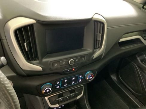 Used 2024 GMC Terrain SLE image 21