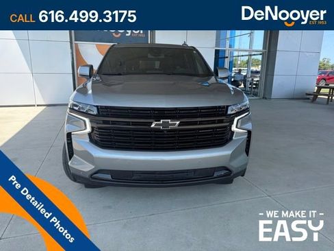 Used 2023 Chevrolet Suburban RST w/ Luxury Package AWD/4WD image 8