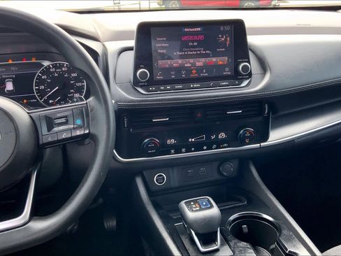 Used 2021 Nissan Rogue SV image 7