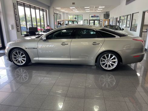 Used 2013 Jaguar XJ RWD image 2