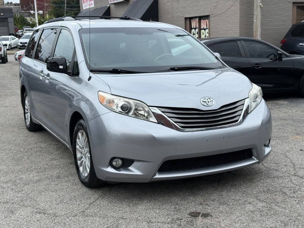 Used 2011 Toyota Sienna XLE w/ Entertainment Pkg FWD image 1