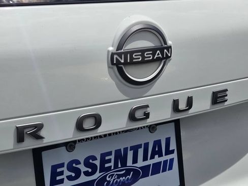Used 2024 Nissan Rogue S FWD image 14