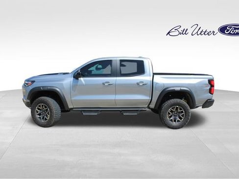 Used 2025 Chevrolet Colorado ZR2 w/ Technology Package AWD/4WD image 15