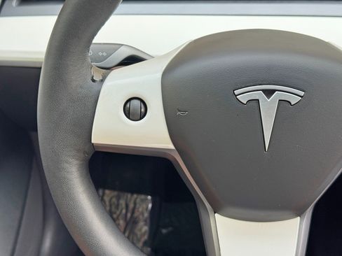 Used 2023 Tesla Model 3 Standard Range image 18