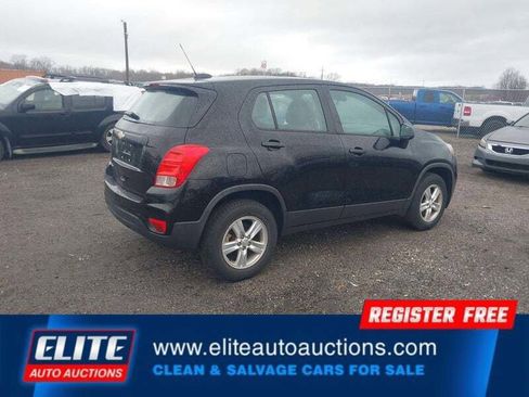 Used 2018 Chevrolet Trax LS image 7