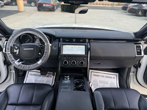 Used 2019 Land Rover Discovery SE image 18