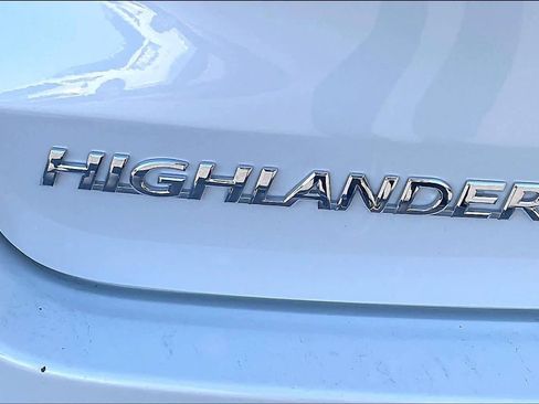 Used 2019 Toyota Highlander SE image 11