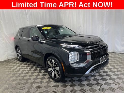 New 2025 Mitsubishi Outlander SE image 2