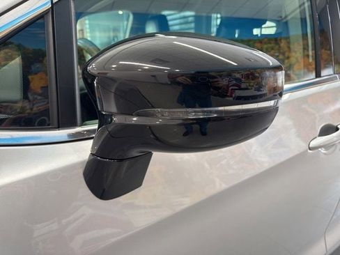 Used 2024 Chrysler Pacifica Touring-L image 16