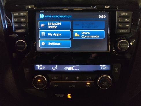 Used 2015 Nissan Rogue SL w/ SL Premium Package image 25