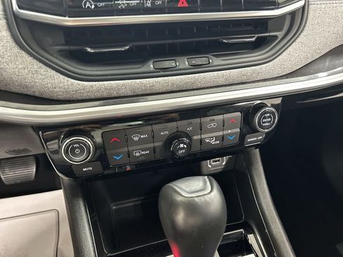 Used 2022 Jeep Compass Latitude w/ Sun and Sound Group AWD/4WD image 16
