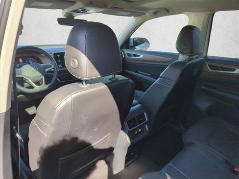 Used 2024 Volkswagen Atlas SE w/ Panoramic Sunroof Package FWD image 30