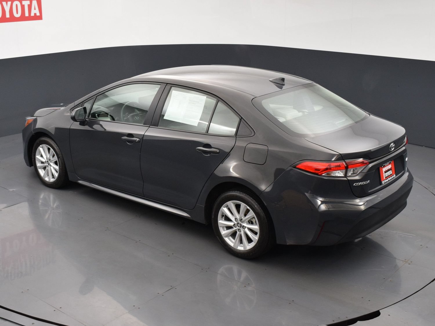 Used 2025 Toyota Corolla LE w/ LE Premium Package FWD image 19