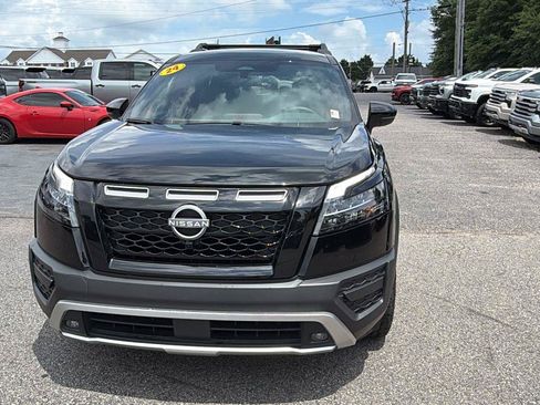 Used 2024 Nissan Pathfinder Rock Creek AWD/4WD image 2