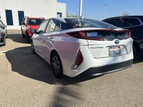 Used 2021 Toyota Prius Prime image 3