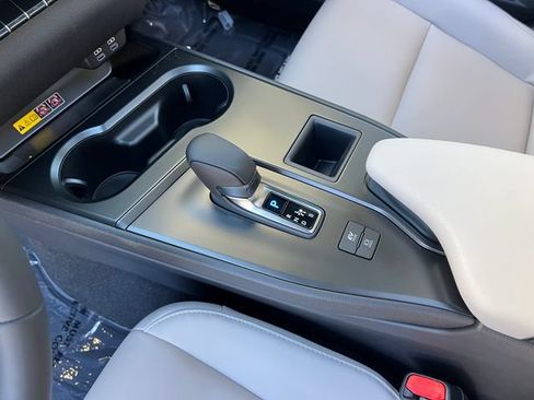 New 2026 Lexus UX 300h FWD image 21