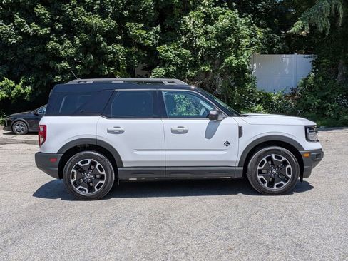 Used 2023 Ford Bronco Sport Outer Banks w/ Tech Package AWD/4WD image 2